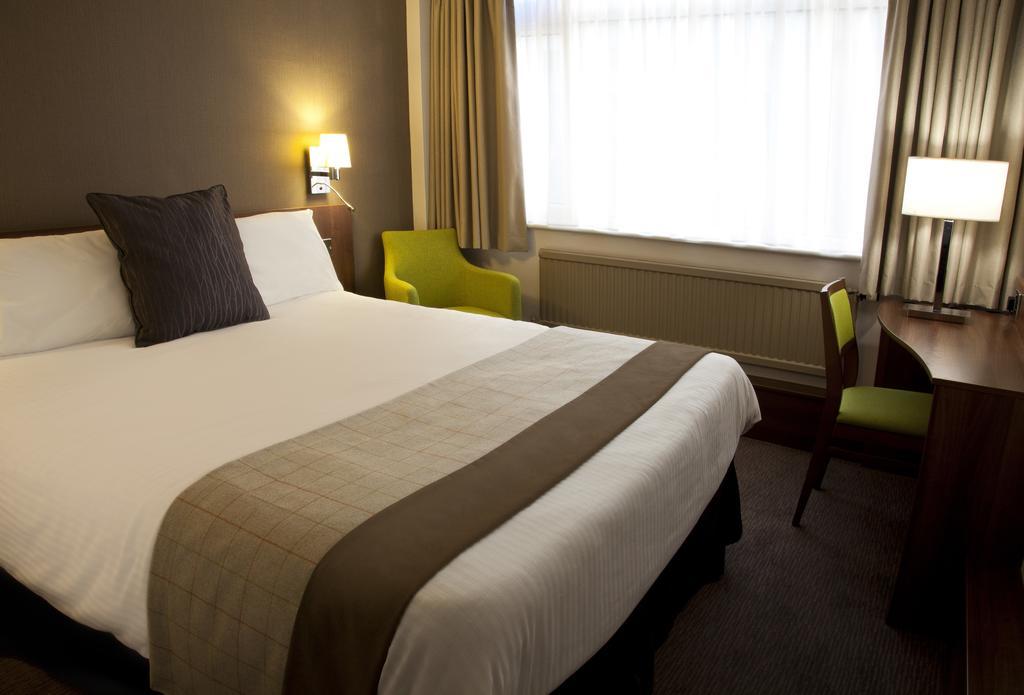 Best Western Manchester Altrincham Cresta Court Hotel Exterior foto